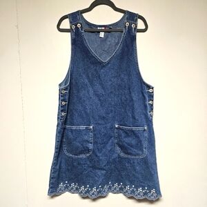 Vintage Denim Dress Embroidered Scallop Details Buttons Pockets Summer Vacation